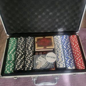 Poker set with case